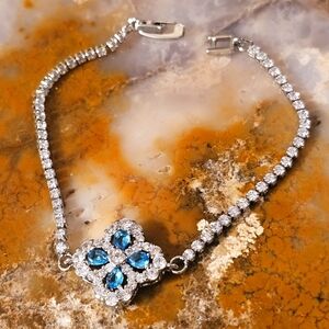 🐿 5/$25 🐿 NEW Elegant Blue and Clear Rhinestone Bracelet B1P15